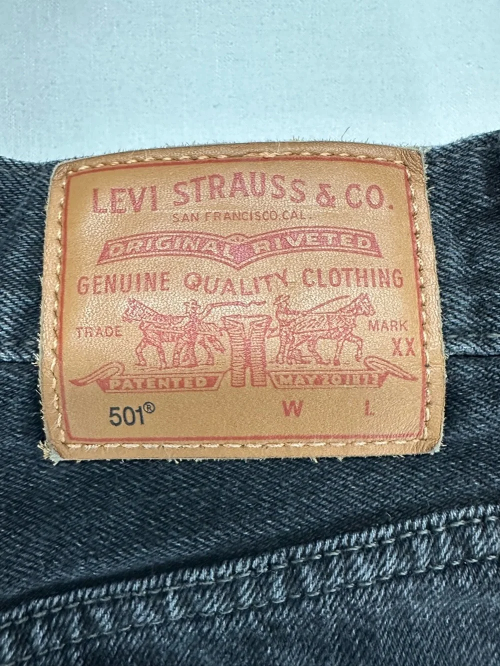 Levi's 501 Mid Thigh Shorts Women's Size 29 Black Dark Wash 100% Cotton Denim - Picture 7 of 11